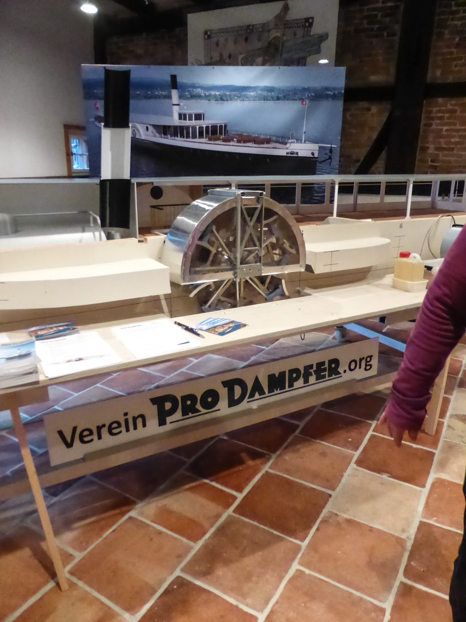 Mehr über den Artikel erfahren Das Dampfschiffmodell bei der Konrad Keller AG in Unterstammheim, 13. und 14. September, Tage des Schweizer Holzes